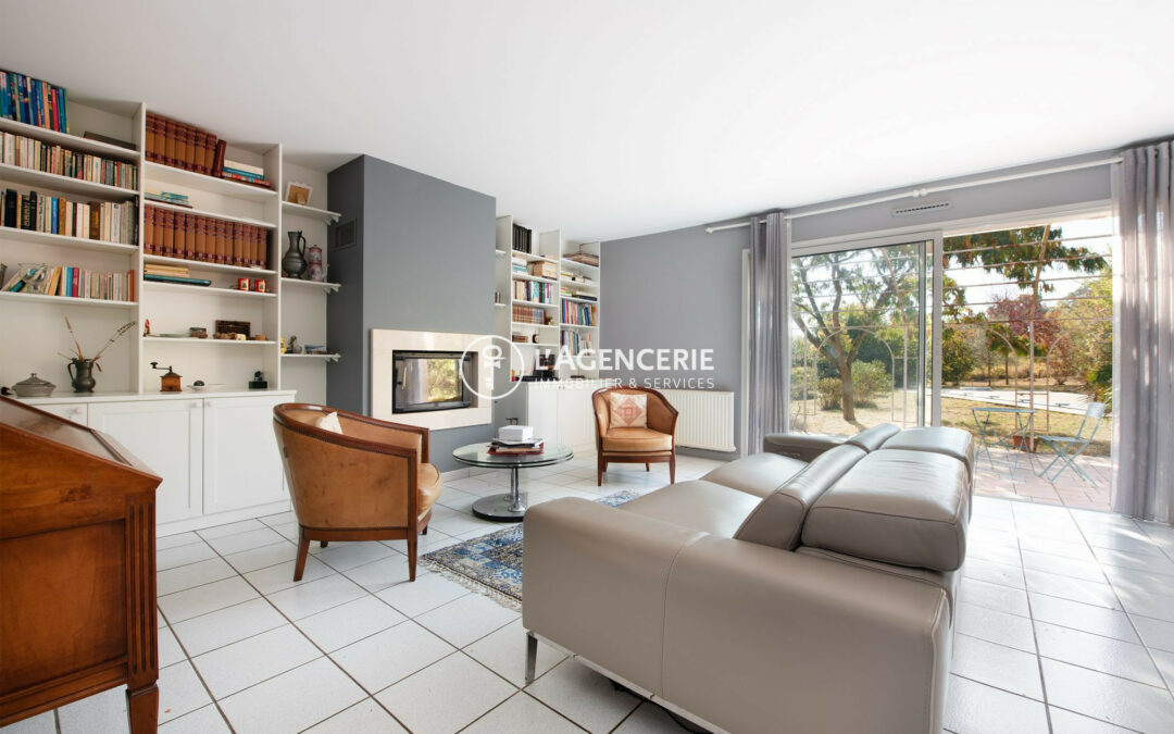 Charmante maison de plain-pied avec piscine à Puygouzon