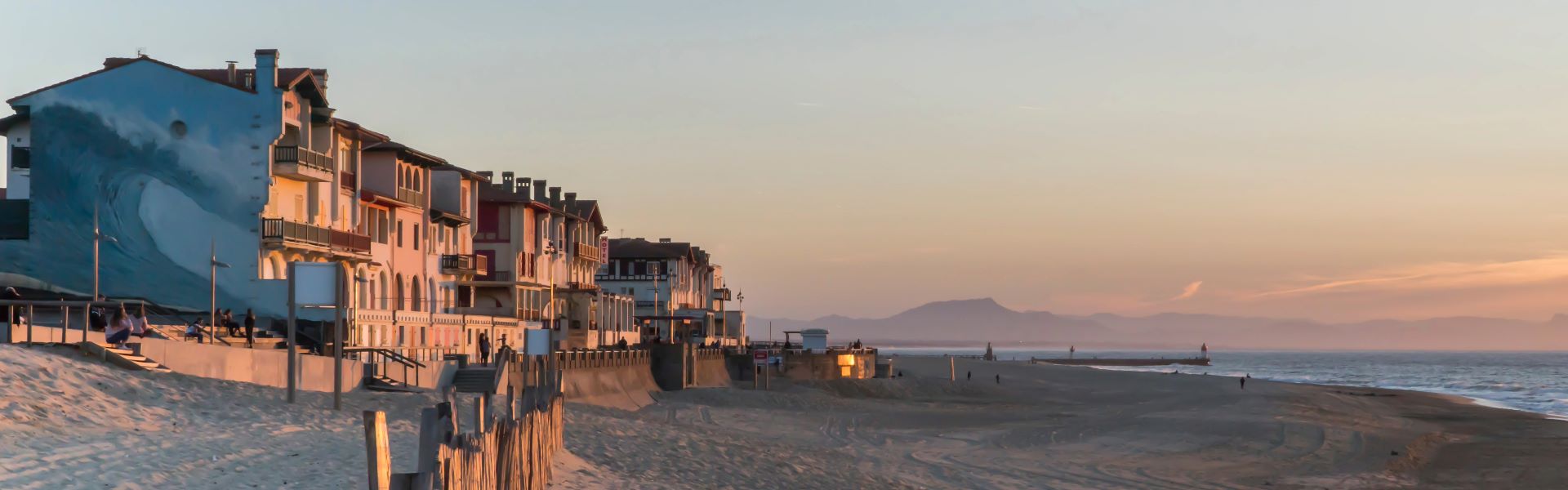 Panorama de la place des landais à Hossegor lors du coucher de soleil