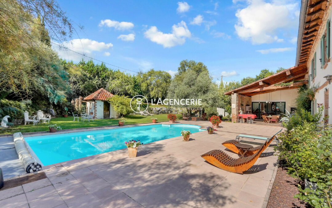 Propriété de charme rénovée — 478 m² habitables sur parc paysager avec piscine