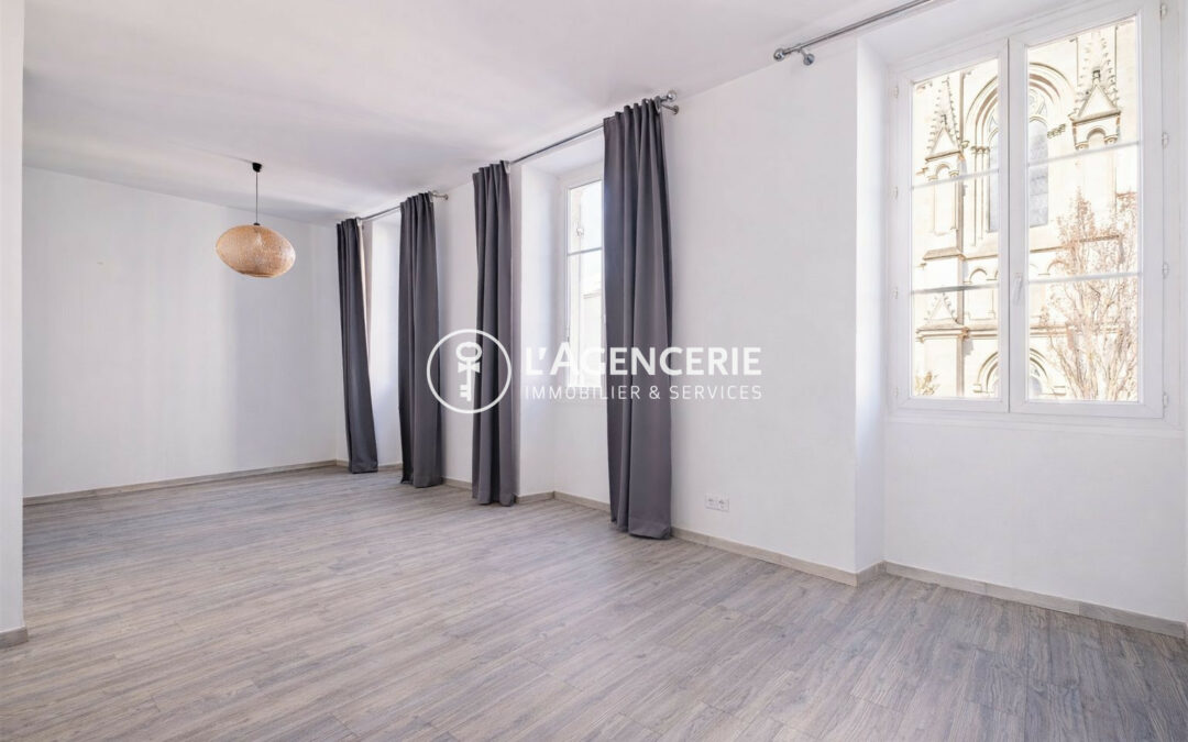 Duplex T3 avec vue Eglise et parking – coeur Chartrons