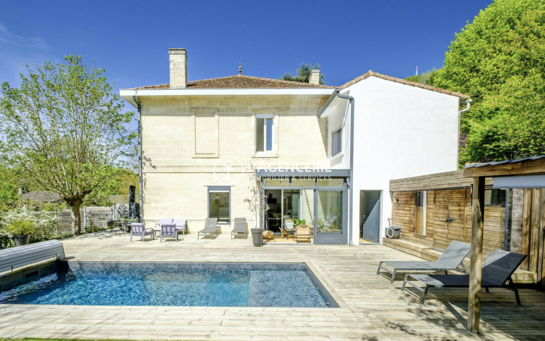 Maison en pierre avec piscine