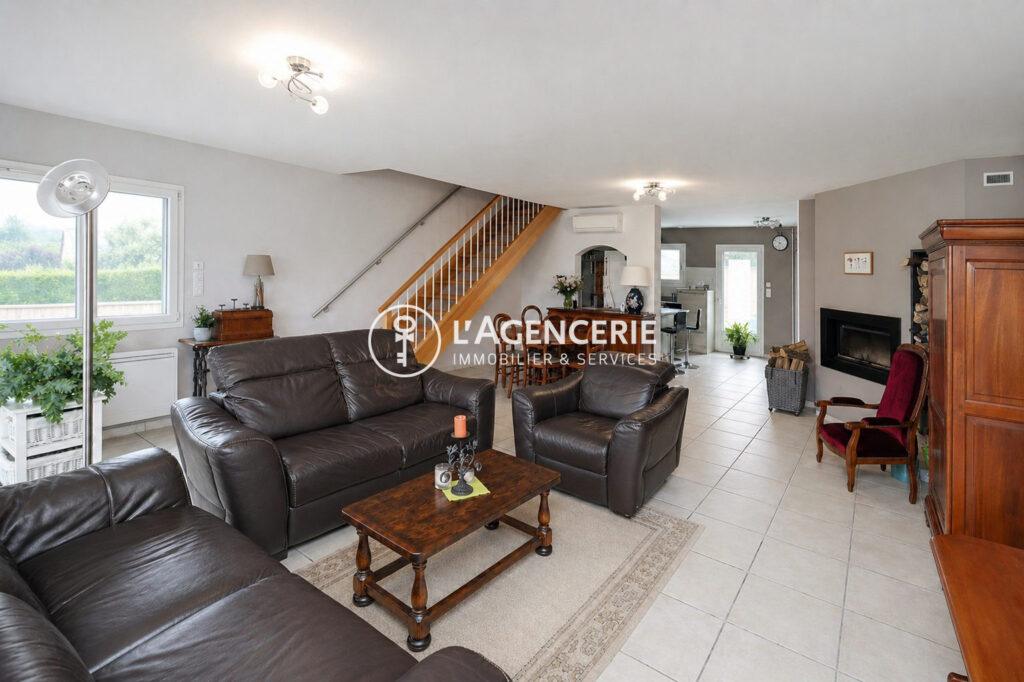 Charmante maison aux volumes généreux avec extérieur agréable