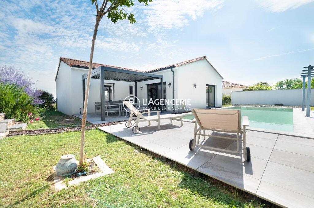 Élégante villa de plain-pied avec piscine