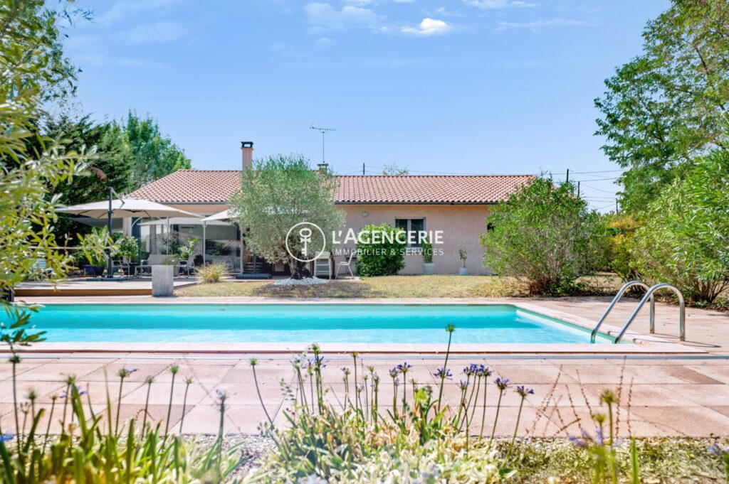 Plain-pied, 4 chambres, piscine et environnement privilégié