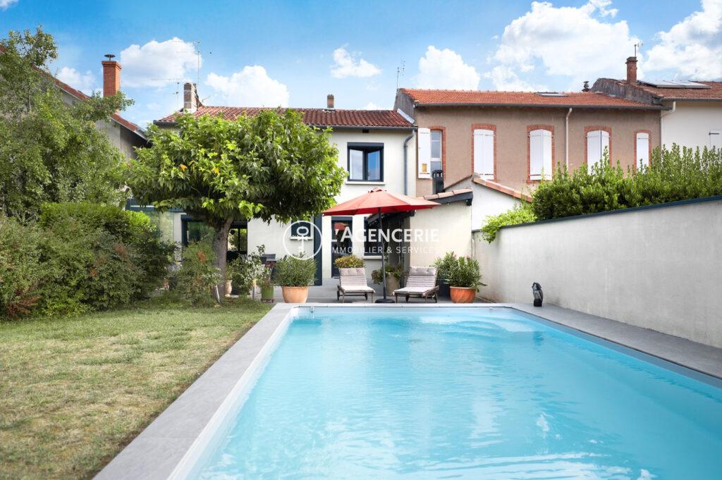Maison de ville avec jardin, piscine, garage