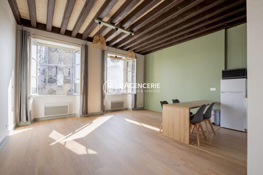 Appartement T2 meublé de 52m² – Place Meynard