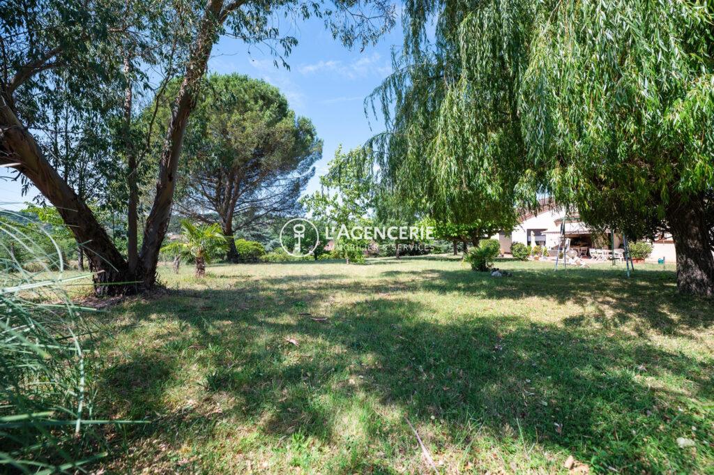 Maison familiale profitant d&rsquo;un beau terrain