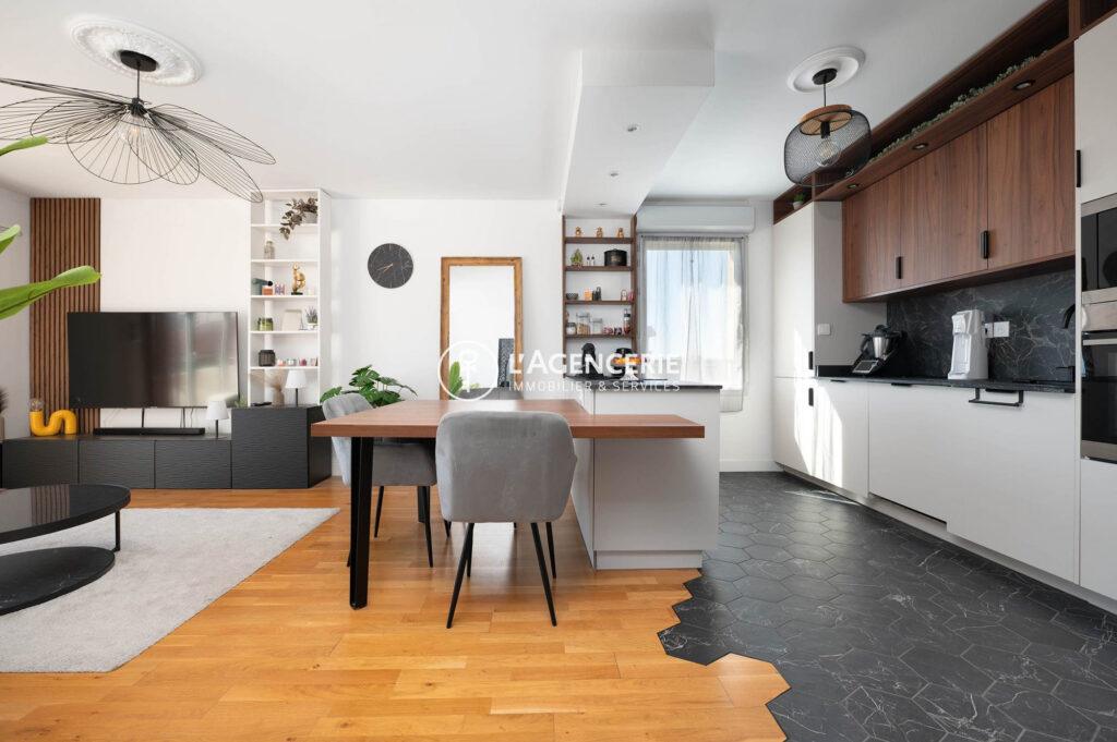 Appartement T3 rénové avec terrasse, parking et vue dégagée