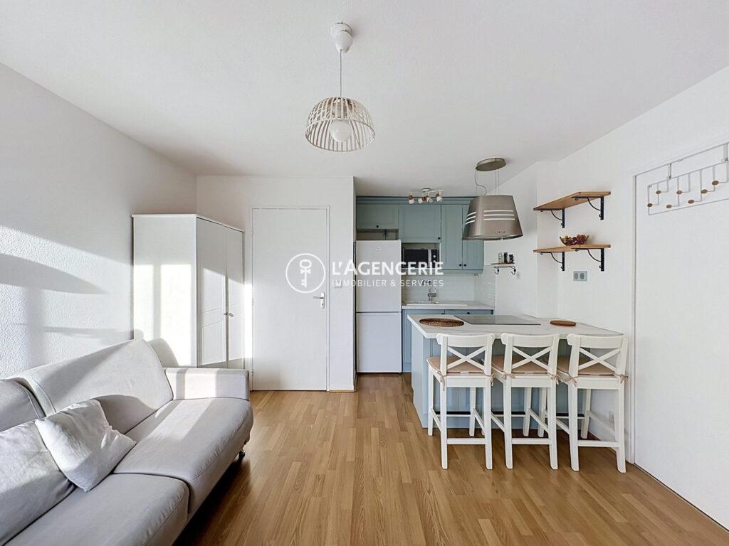 MONTAUDRAN – T2 MEUBLÉ : TERRASSE, PARKING ET PISCINE