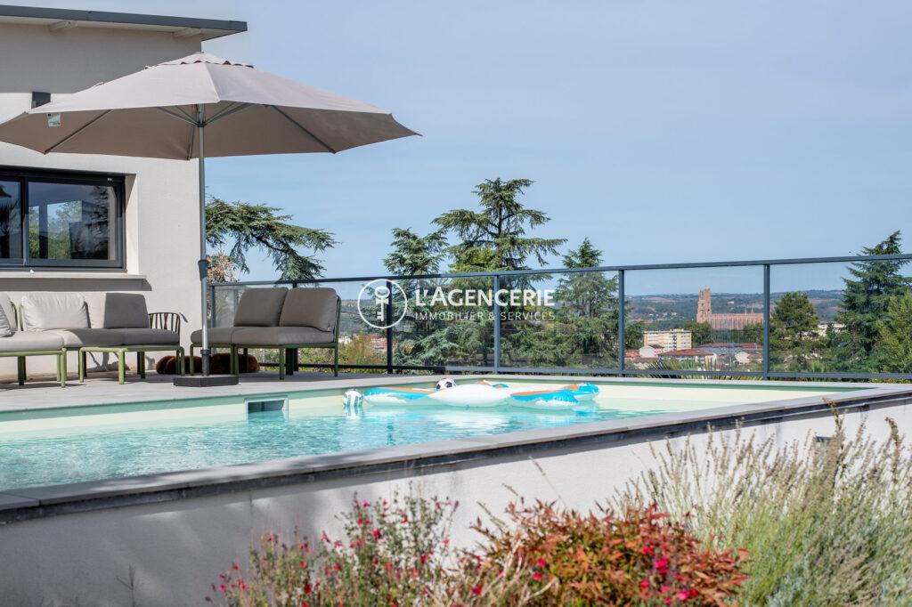 Maison contemporaine sur les hauteurs d’Albi avec vue cathédrale et piscine